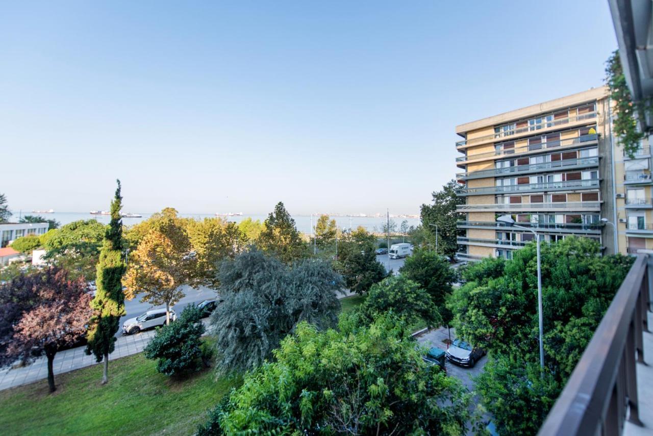 Moon Seafront 3-bedroom By Halu! * Θεσσαλονίκη